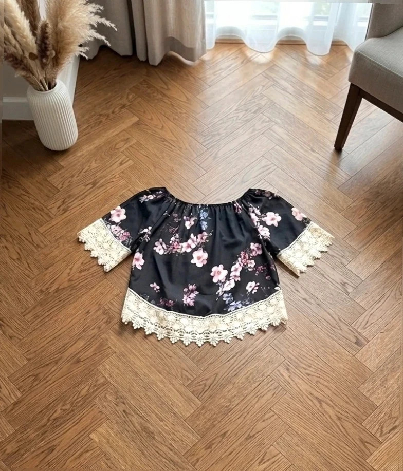 Top Floral Estilo Bardot con Detalles de Encaje (Talla S/M) – taille Taille unique