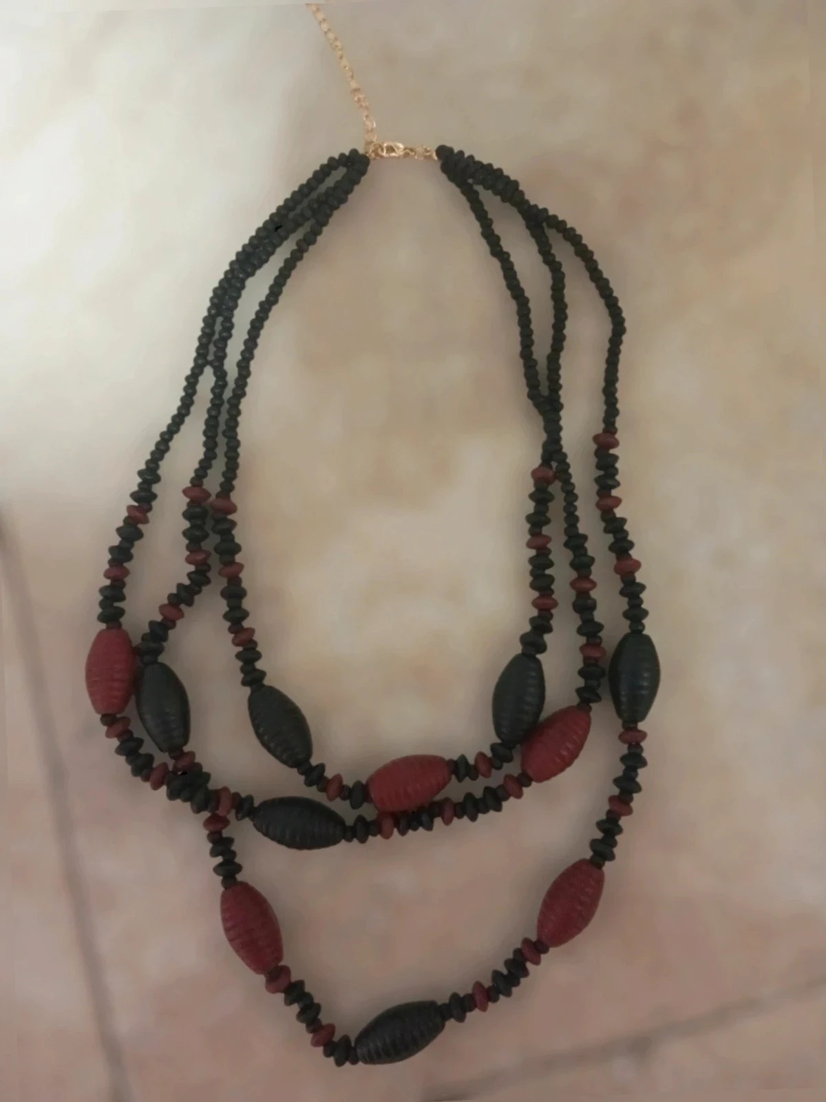 Collar multihebra Boho de 3 Capas - Cuentas étnicas negro y Terracota 2