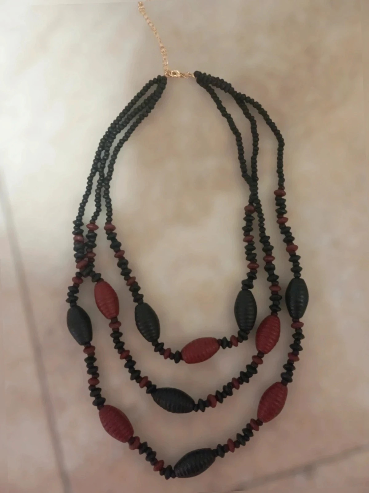 Collar multihebra Boho de 3 Capas - Cuentas étnicas negro y Terracota