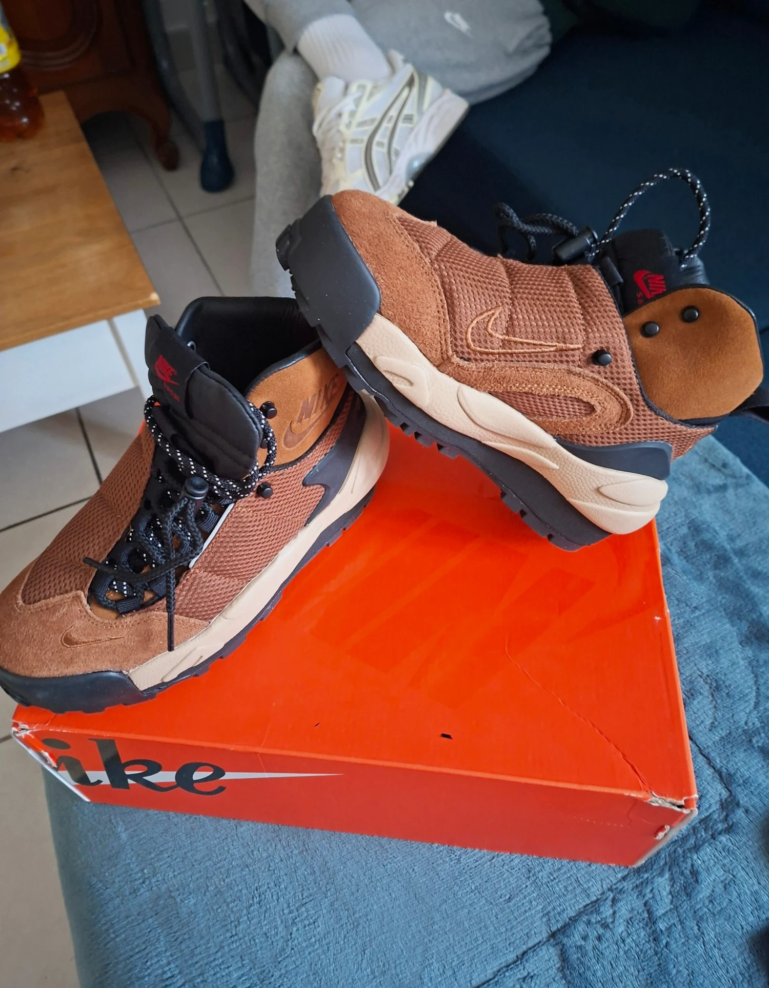 Chaussure de randonnée  nike  taille  36
