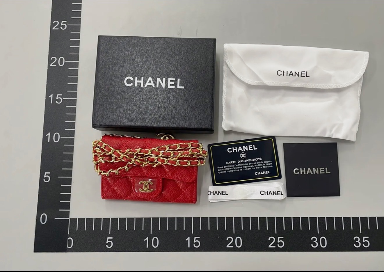 Mini sac pochette Chanel en cuir matelassé rouge – Chanel – taille Taille unique 2