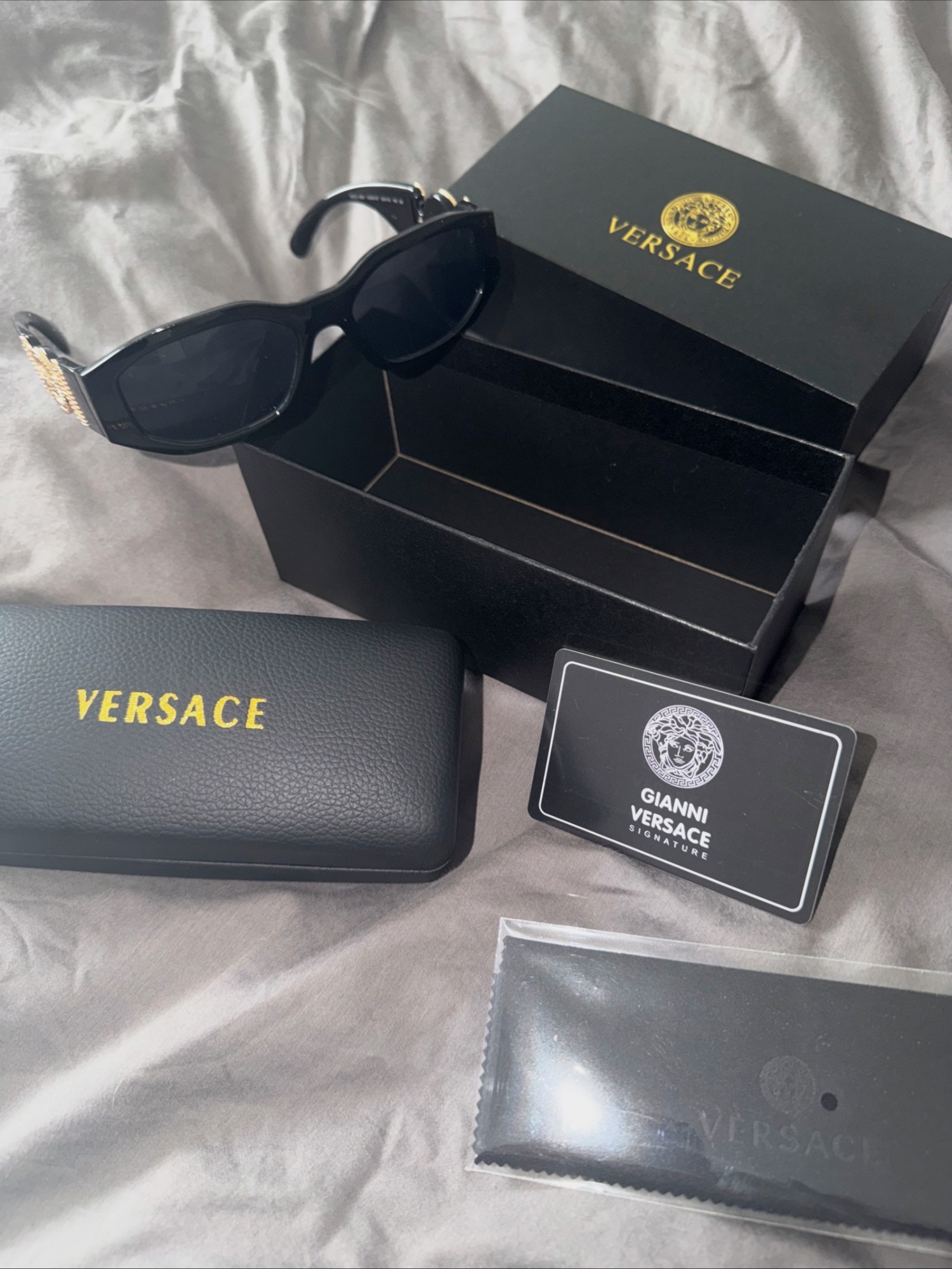 Lunettes de soleil noires Versace