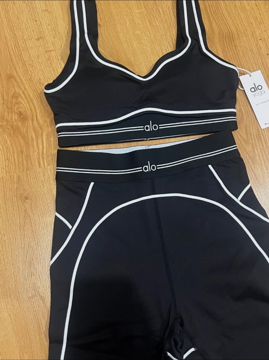 Ensemble de sport Alo Yoga noir et blanc – Alo Yoga – taille L 2