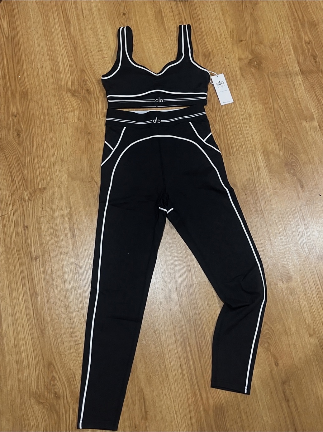 Ensemble de sport Alo Yoga noir et blanc – Alo Yoga – taille L 3