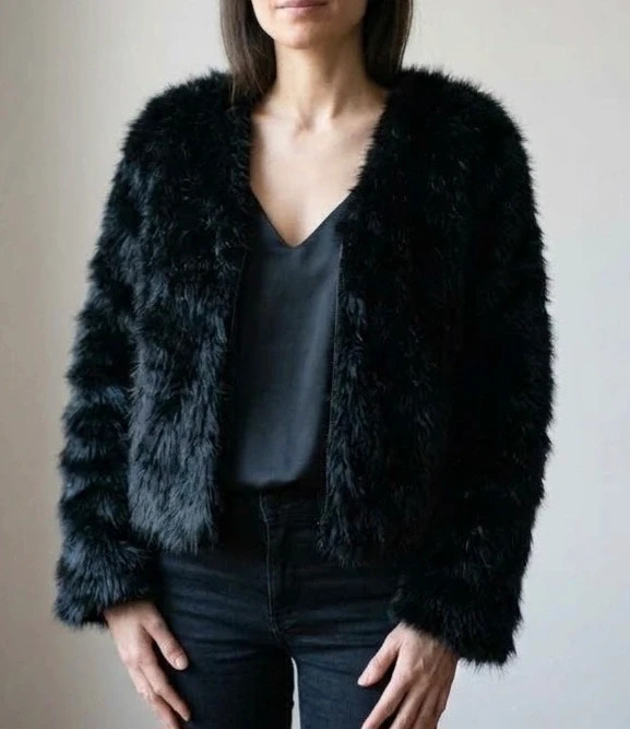 Manteau court en fausse fourrure