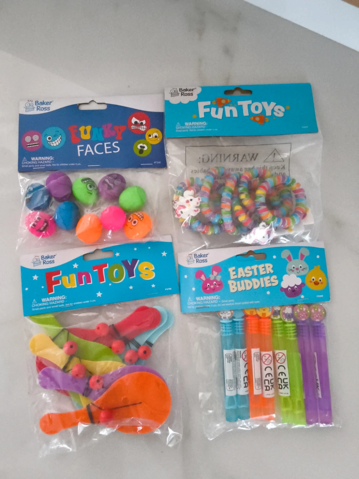 Lot de 4 sachets de petits jouets Baker Ross