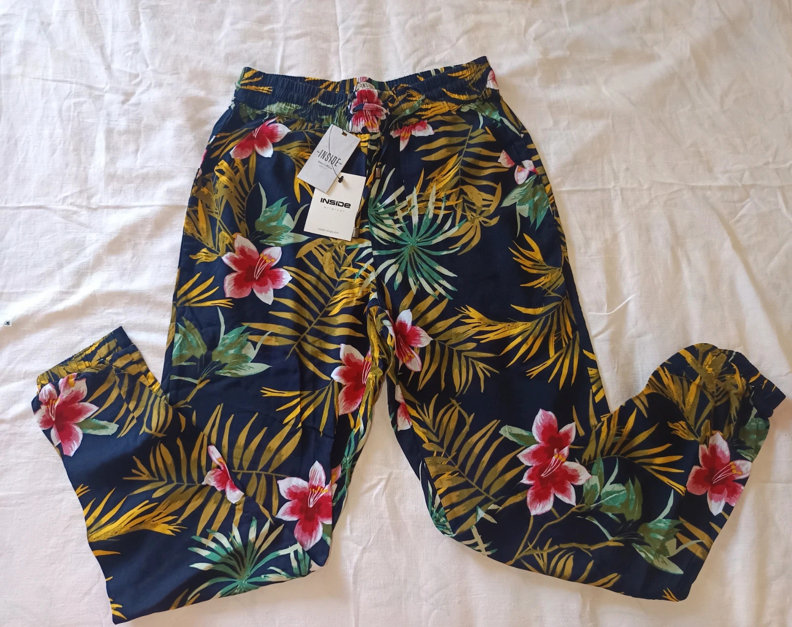 6. Pantalón fluido flores talla M Inside