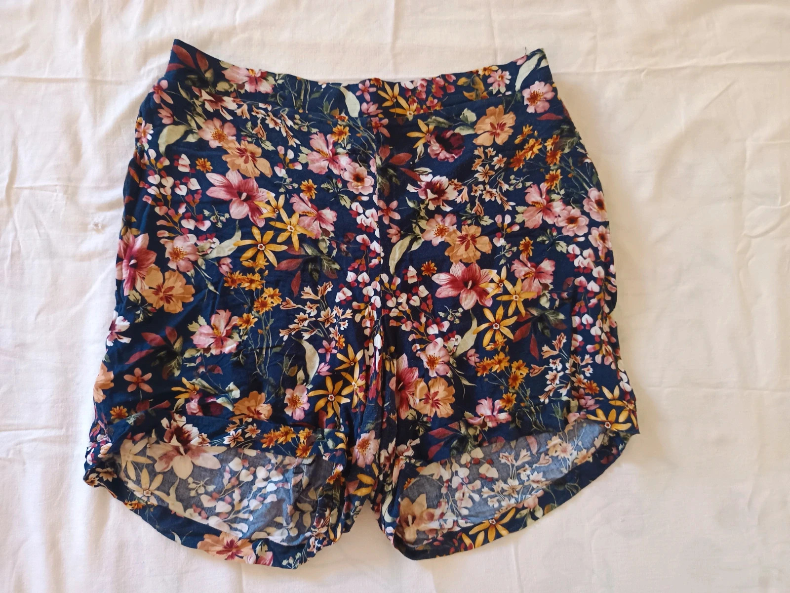 Short fluido floral | Short fluide floral | Floral fluid shorts - Encuentro talla 44