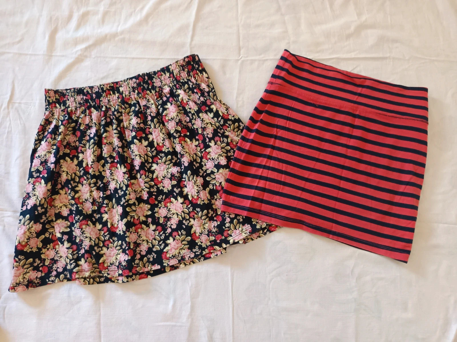 Pack 2 minifaldas | Lot 2 mini-jupes | Set 2 mini skirts - Talla S floral y rayas Y2K