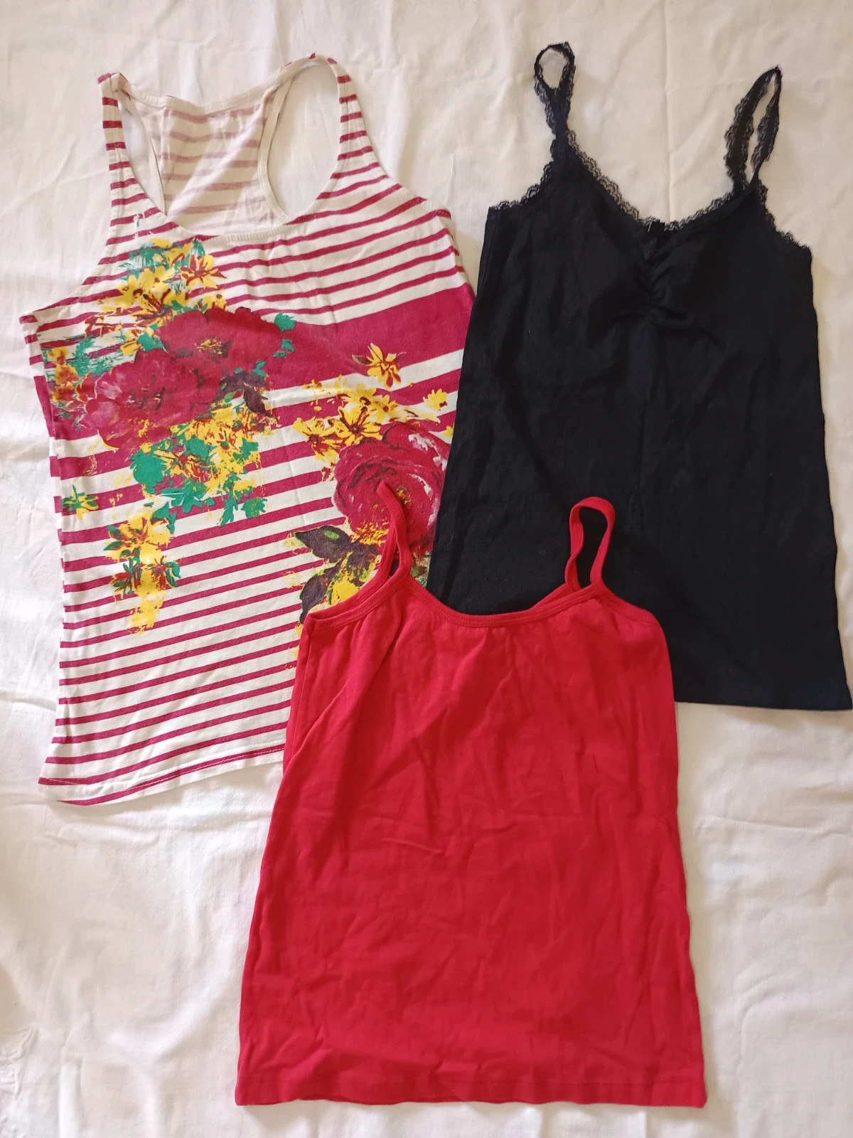 Lote 3 camisetas tirantes encaje y floral / Lot 3 tank tops Y2K / Pack 3 debardeurs - S/M