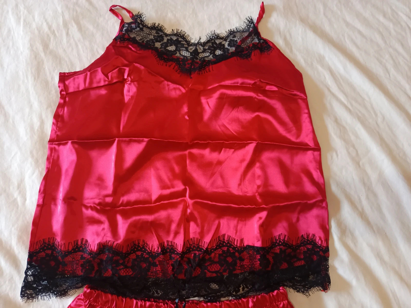 Conjunto Pijama de Satén Rojo y Encaje Negro – sin marca – taille M 5
