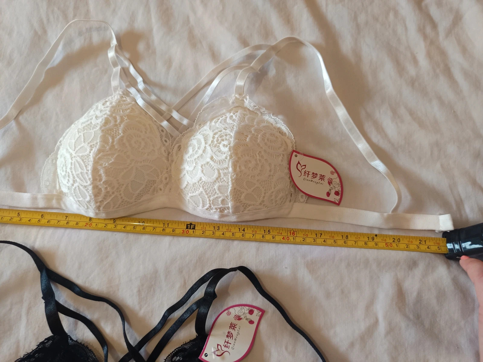 Pack de 2 Bralettes / Sujetadores de encaje con tirantes cruzados – taille S 4