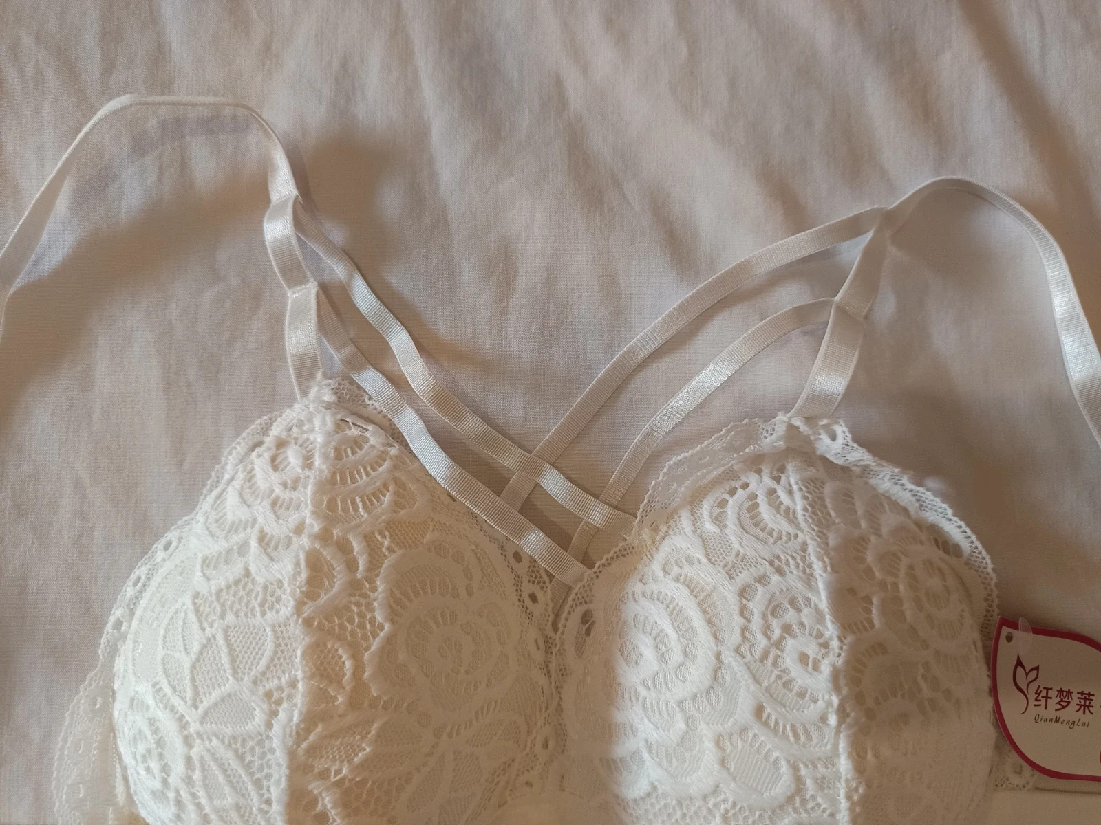 Pack de 2 Bralettes / Sujetadores de encaje con tirantes cruzados – taille S 5