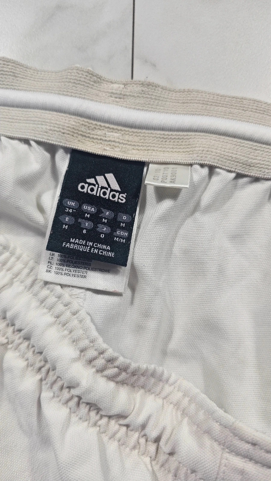 Short Femme Adidas Vintage Blanc Et Noir – adidas – taille M / 38 / 10 3