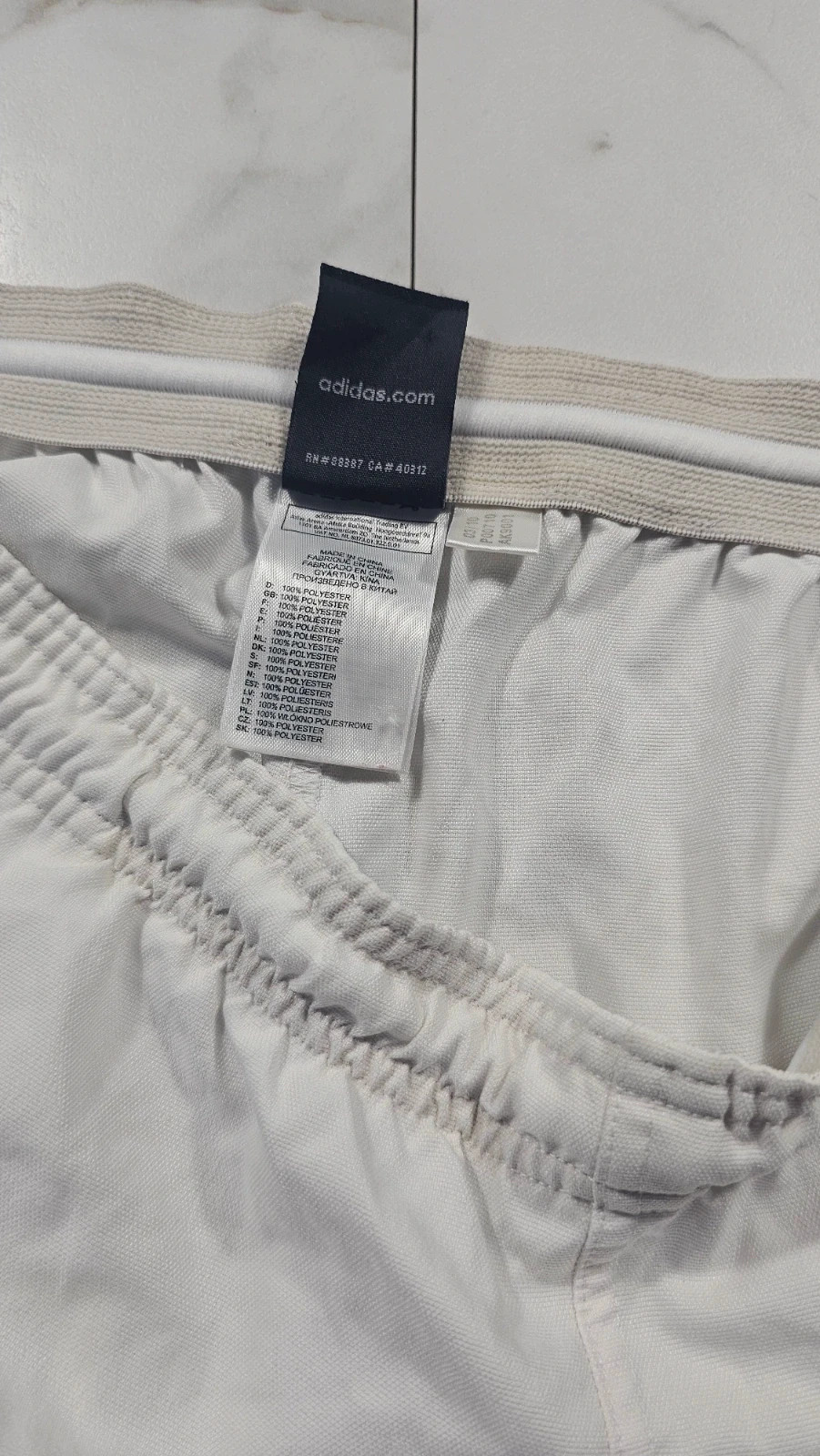 Short Femme Adidas Vintage Blanc Et Noir – adidas – taille M / 38 / 10 4
