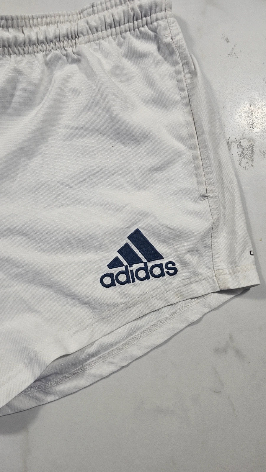 Short Femme Adidas Vintage Blanc Et Noir – adidas – taille M / 38 / 10 5