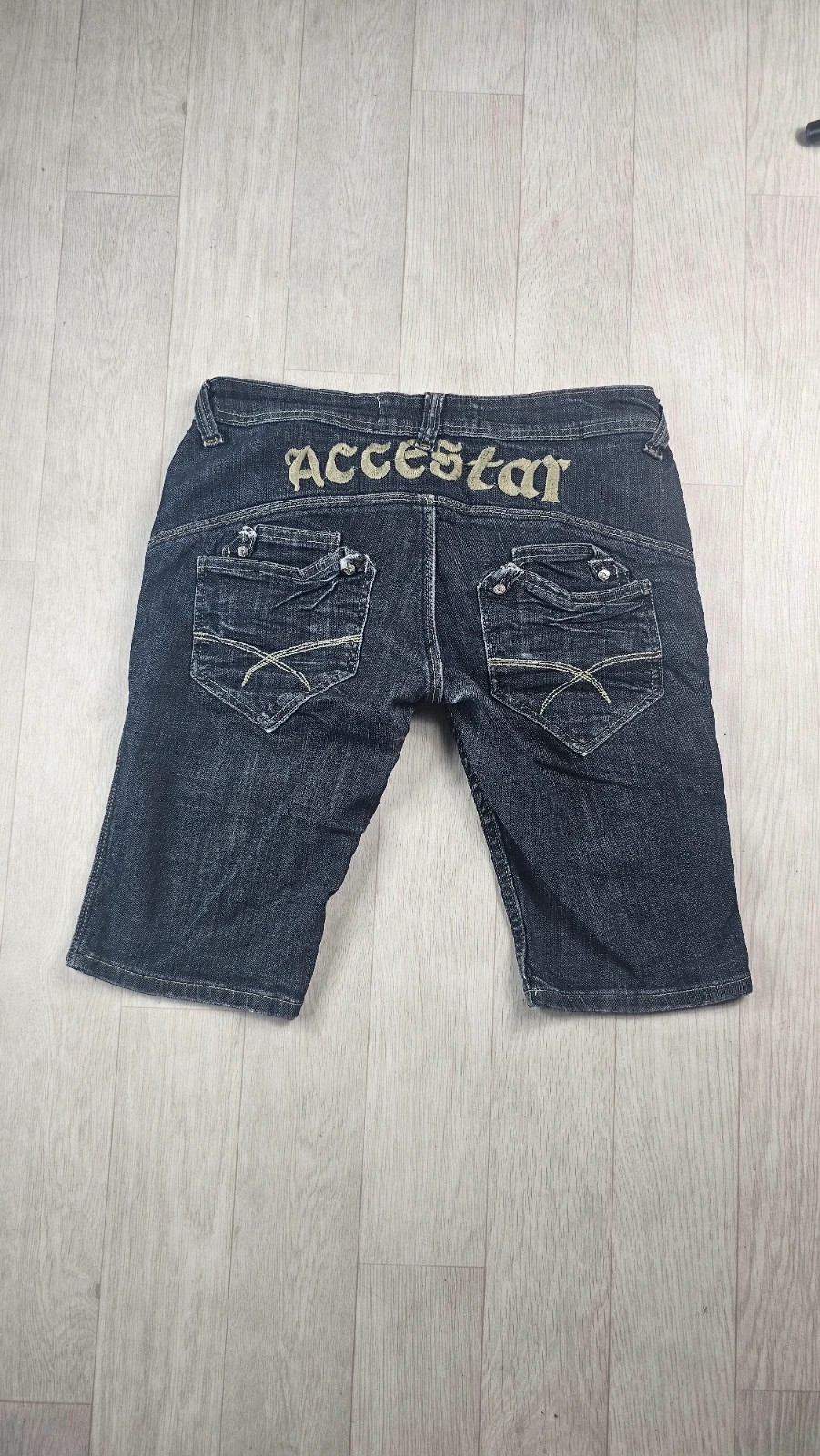 Short En Jean, Big Brodure Accestar Vintage – Vintage Dressing – taille L