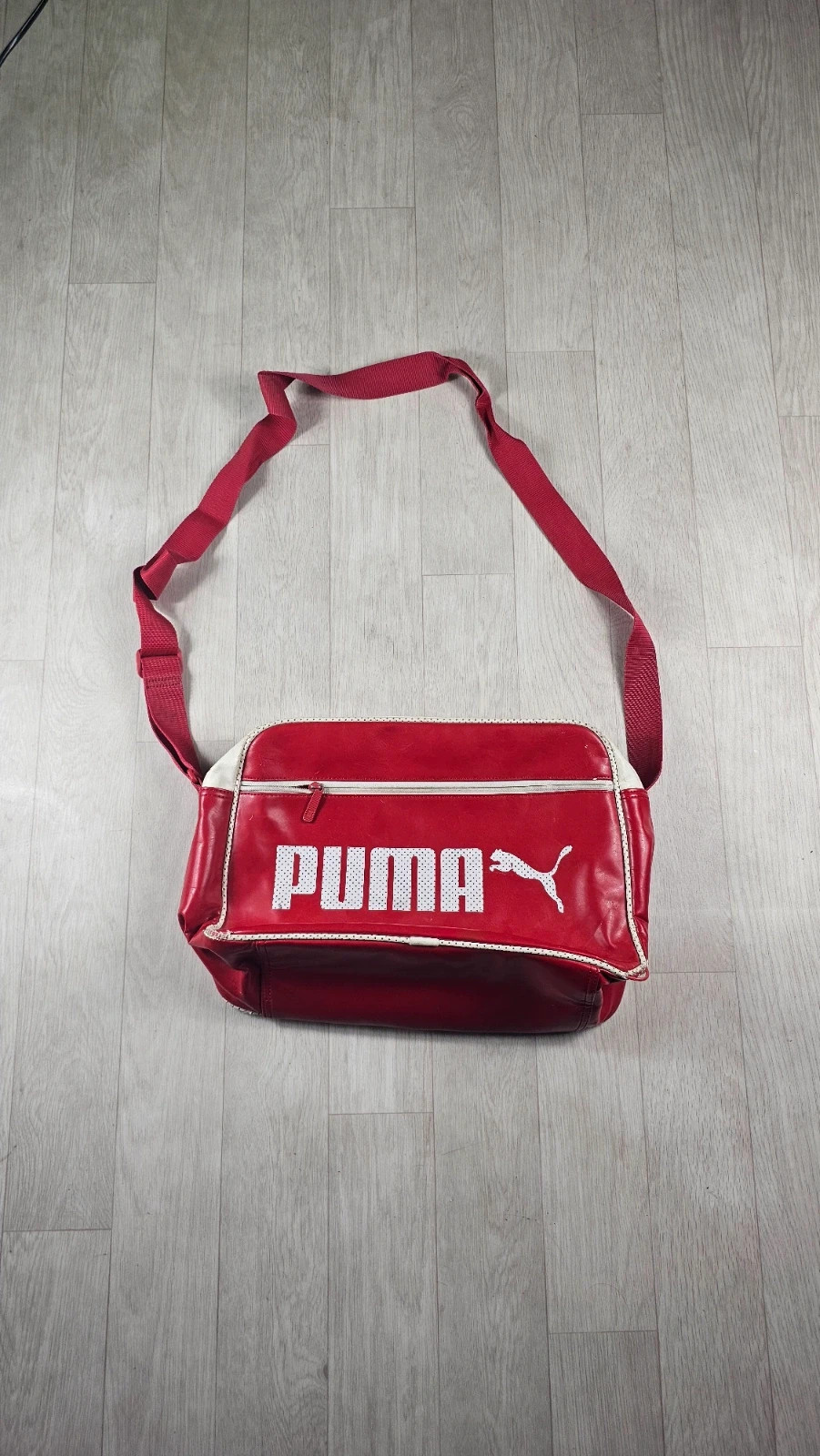 Sac Puma vintage Y2K rouge blanc défauts