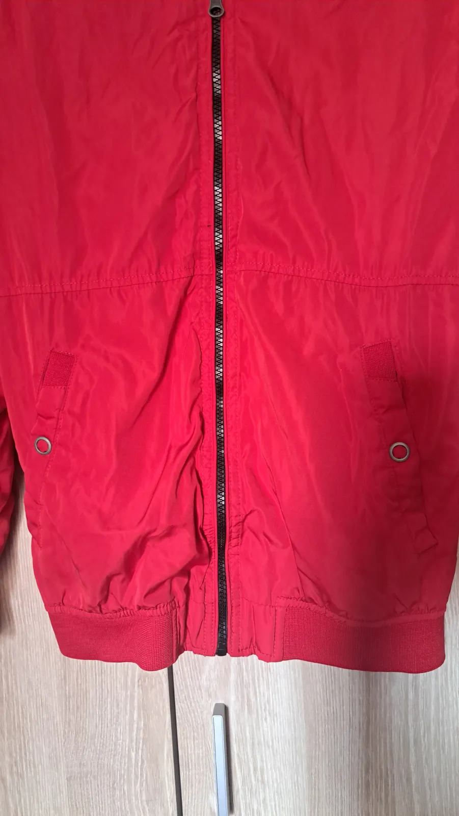 Cazadora Bomber Roja con Bolsillos 5