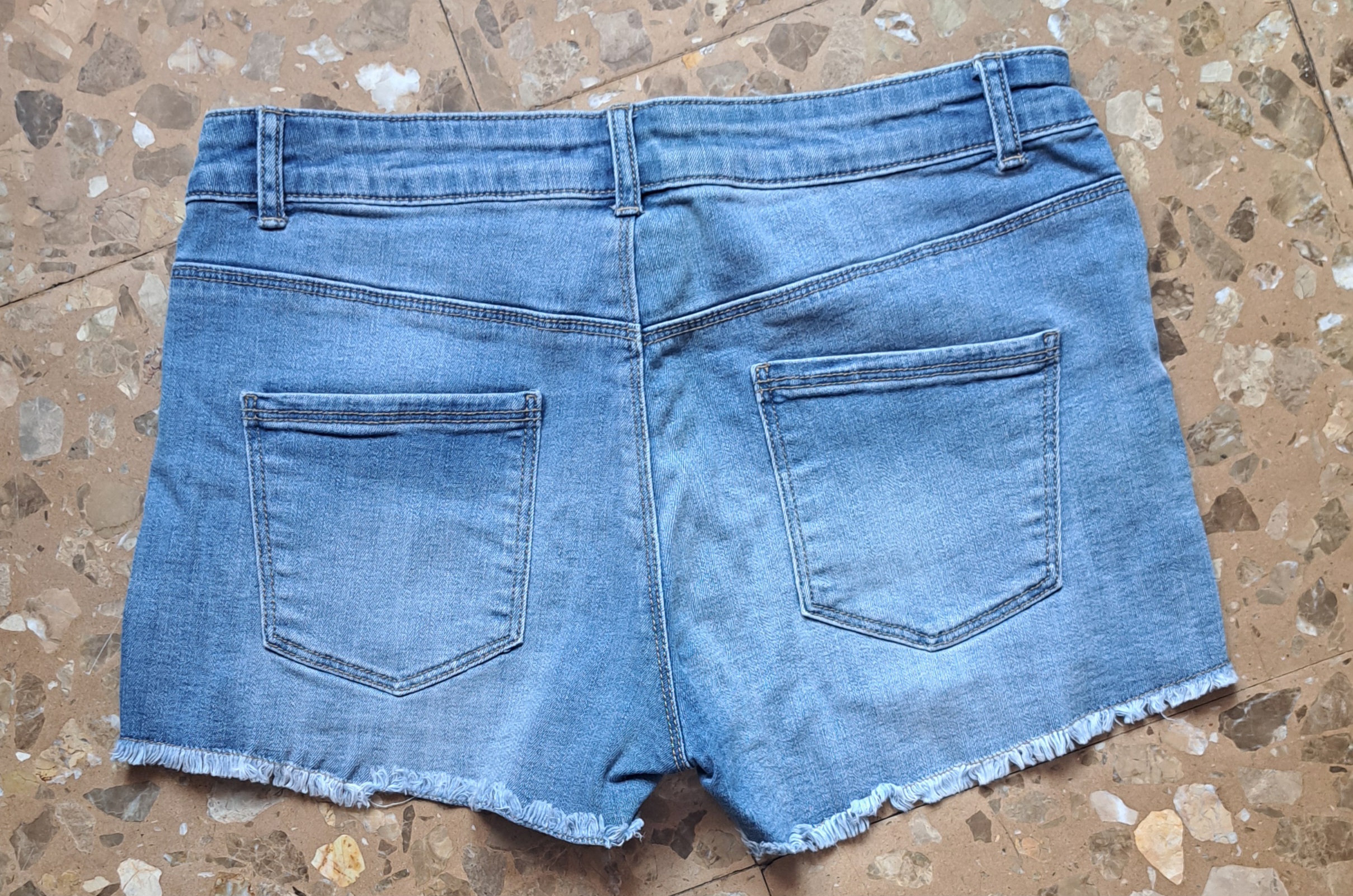 Short de jean azul con detalles bordados 5