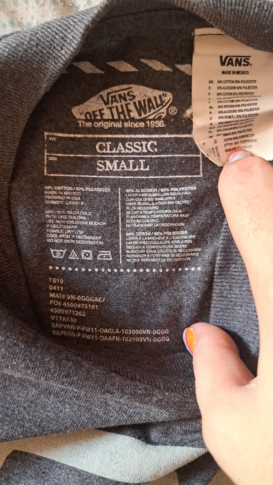 Camiseta Vans gris carbón 3