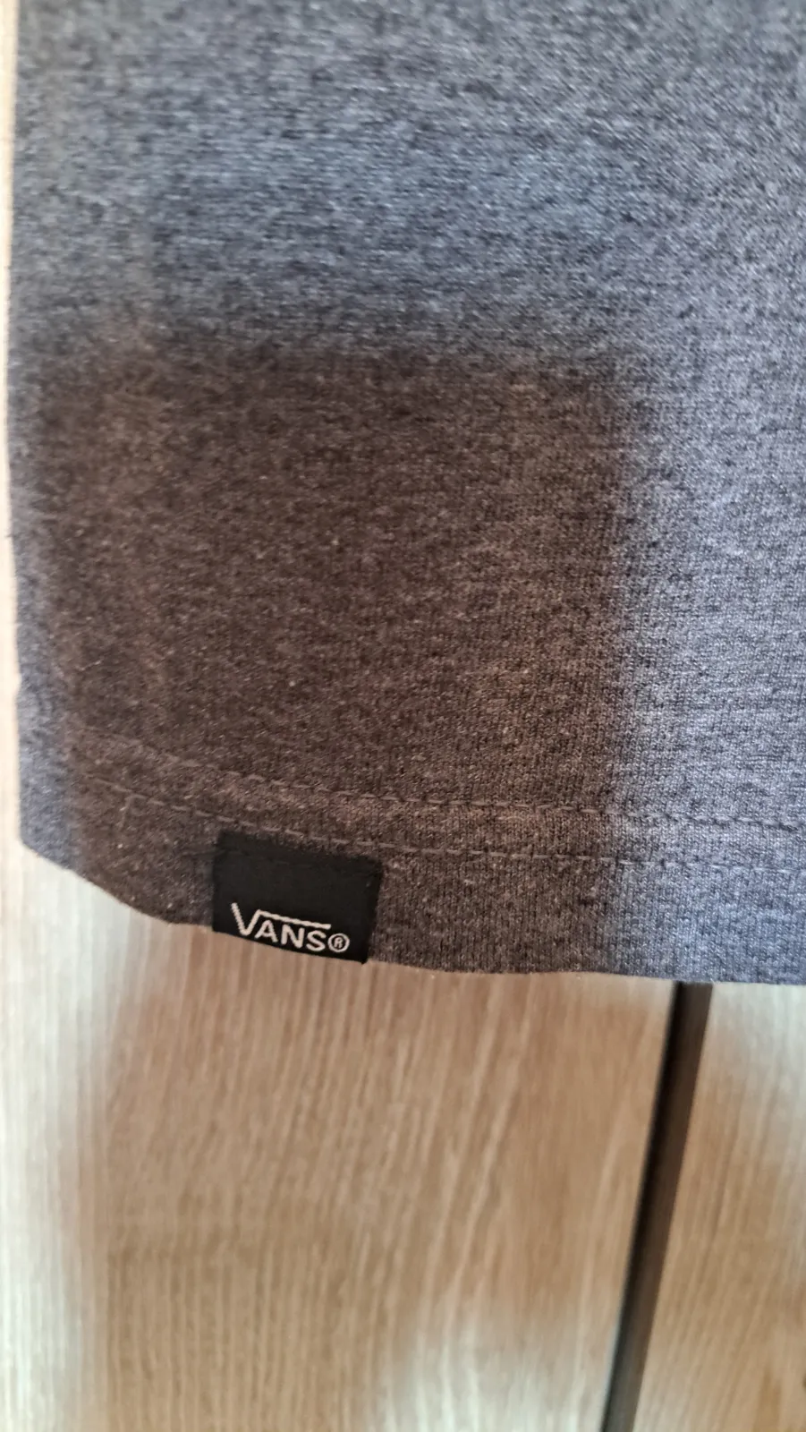 Camiseta Vans gris carbón 5