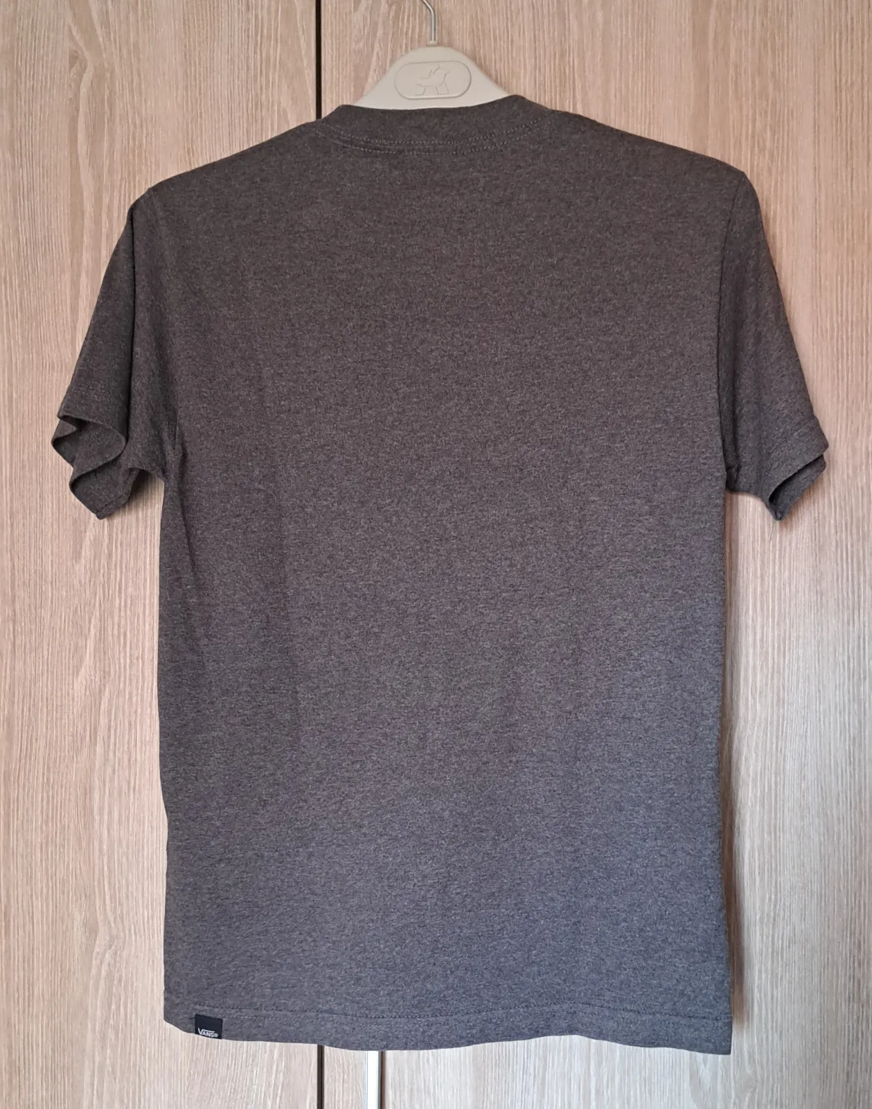 Camiseta Vans gris carbón 6