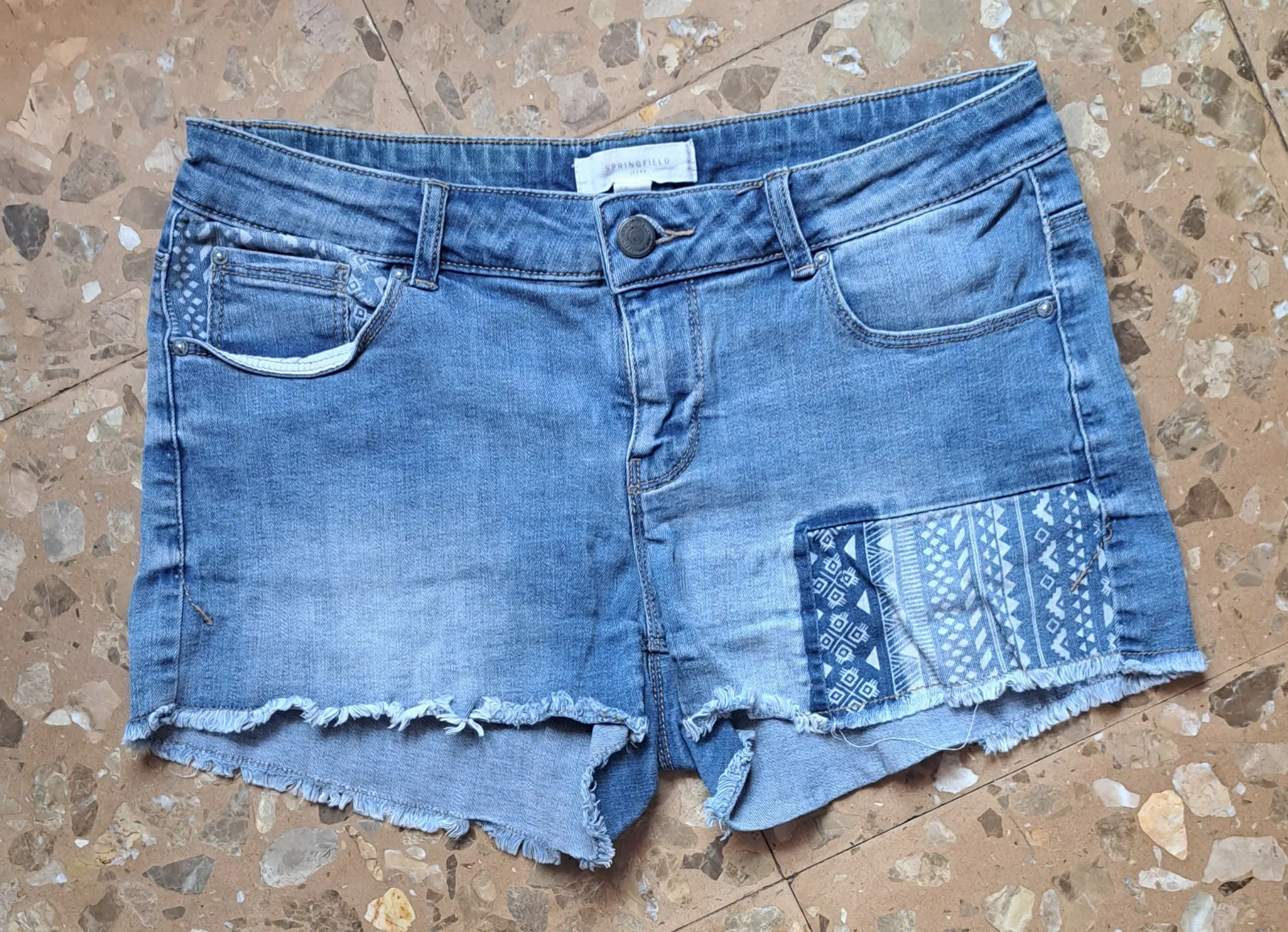 Short de jean azul con detalles bordados 2