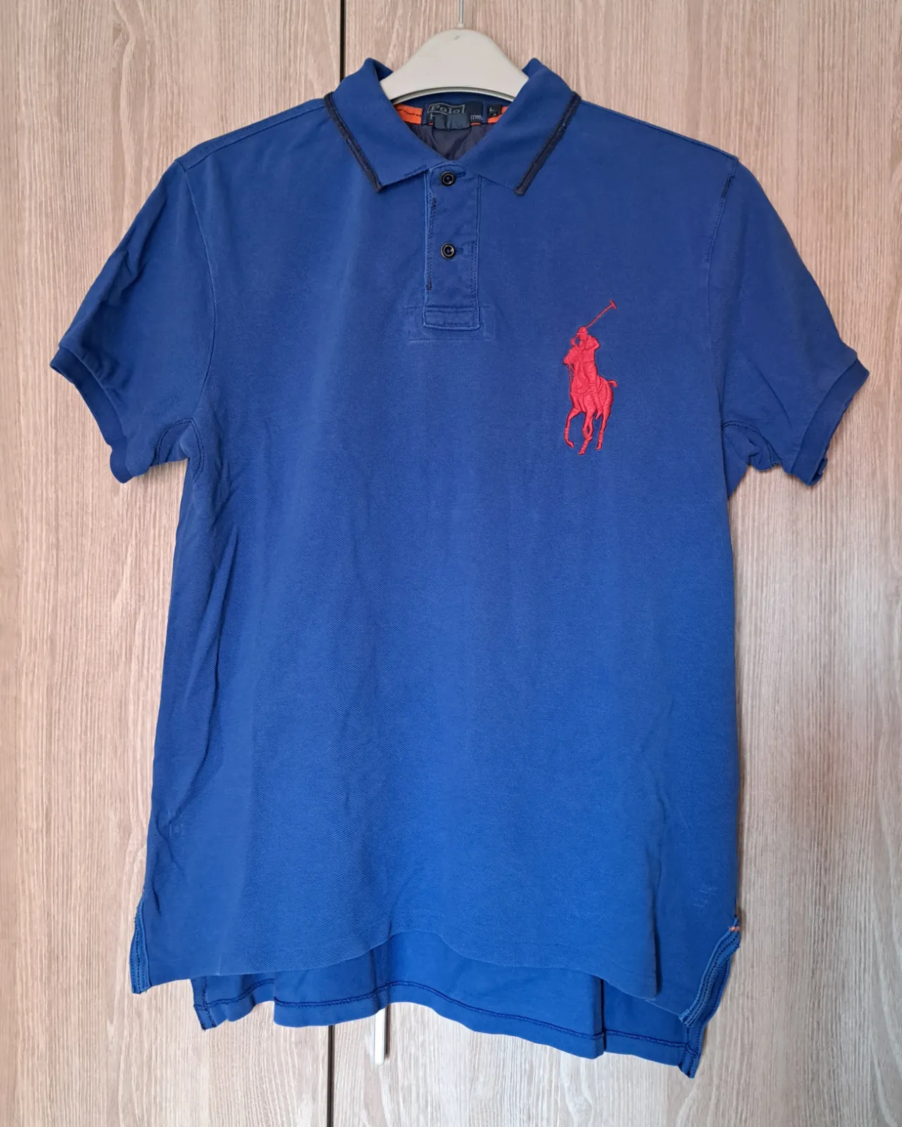 Polo Ralph Lauren azul con logo rojo
