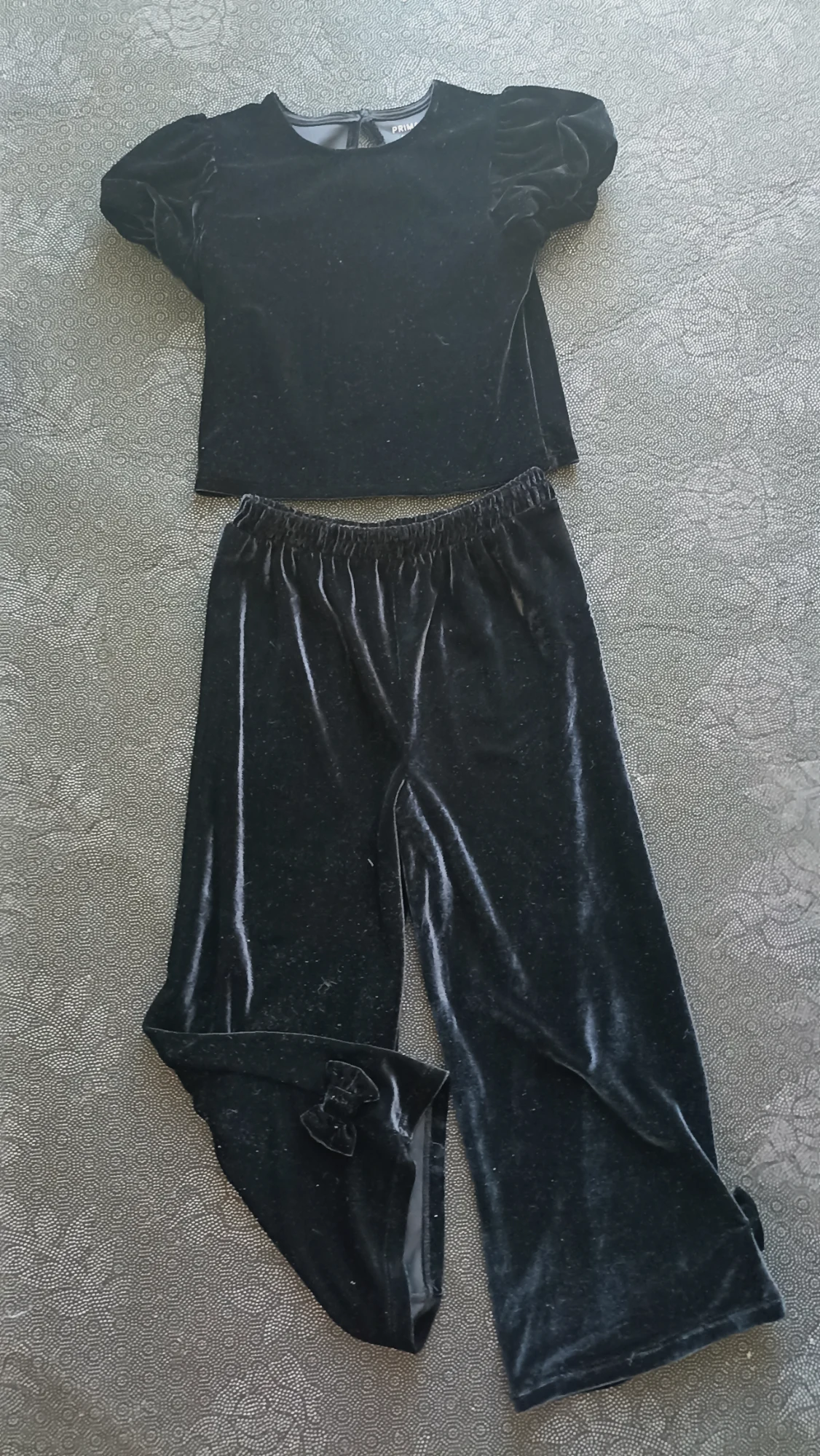 ensemble velours noir fille 6/7ans