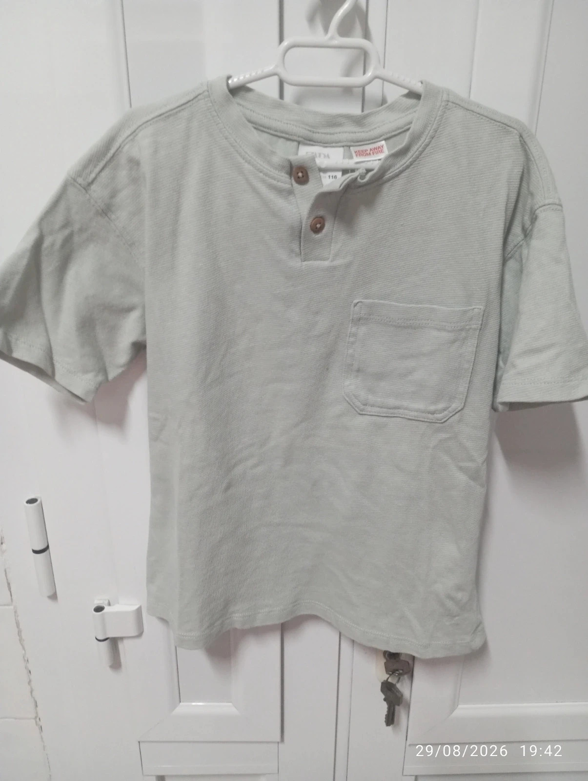 Camiseta de botones Zara niño (talla 116 / 5-6 años) en color gris/verde claro. – Zara – taille 6 ans / 116 cm