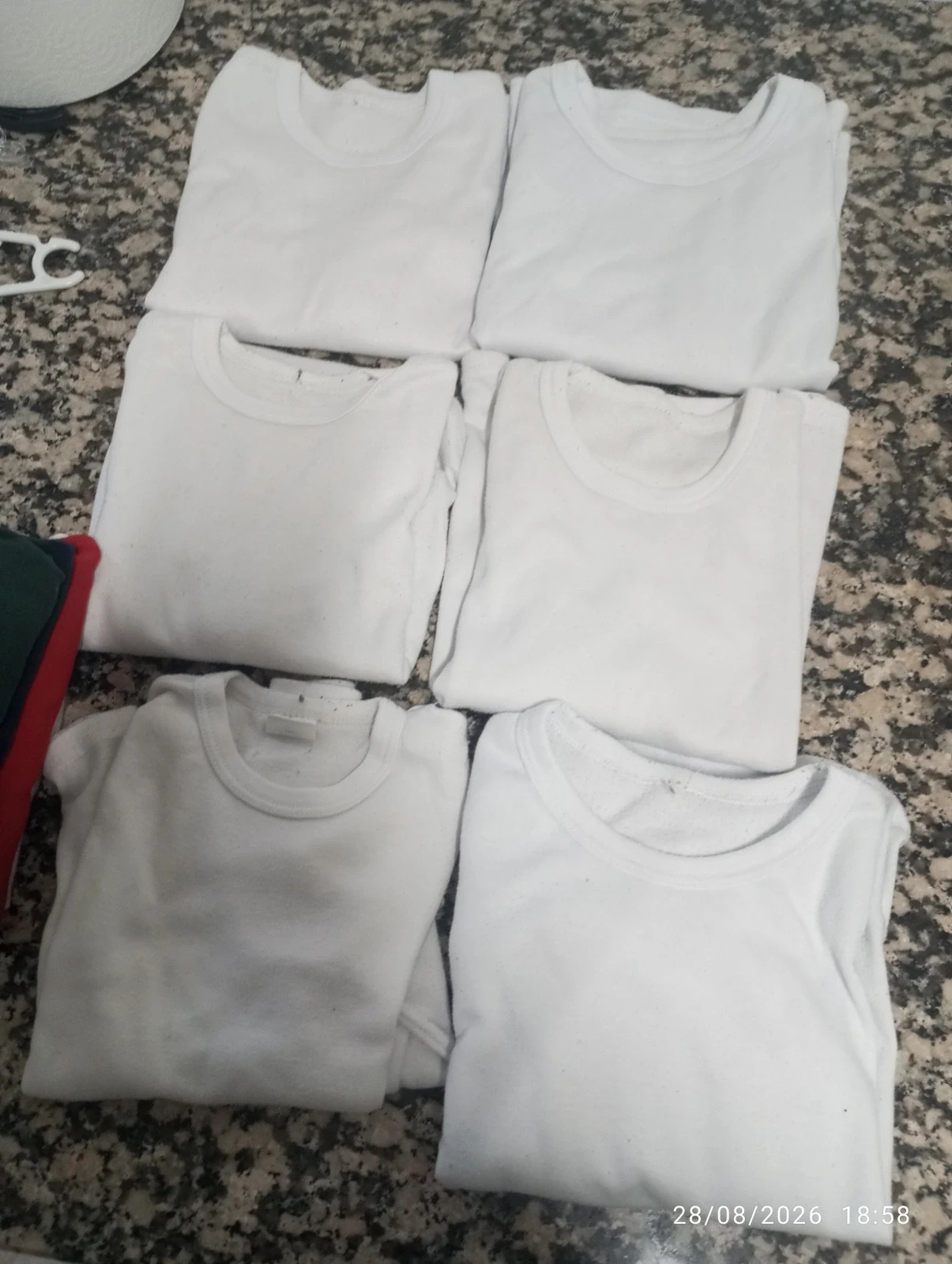 Lote 6 camisetas interiores algodón T. 4-5 años – Algodon – taille 4 ans / 104 cm