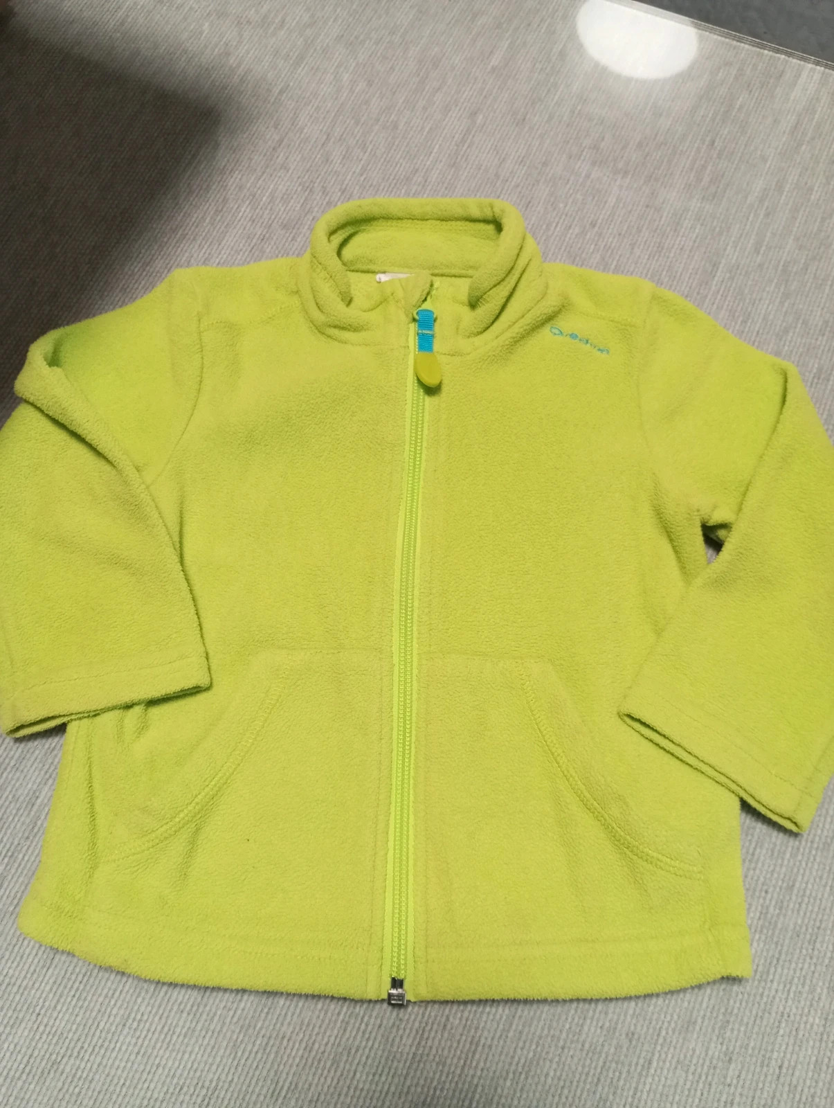 🍏 Forro polar Quechua color verde manzana / pistacho - Talla 2 años