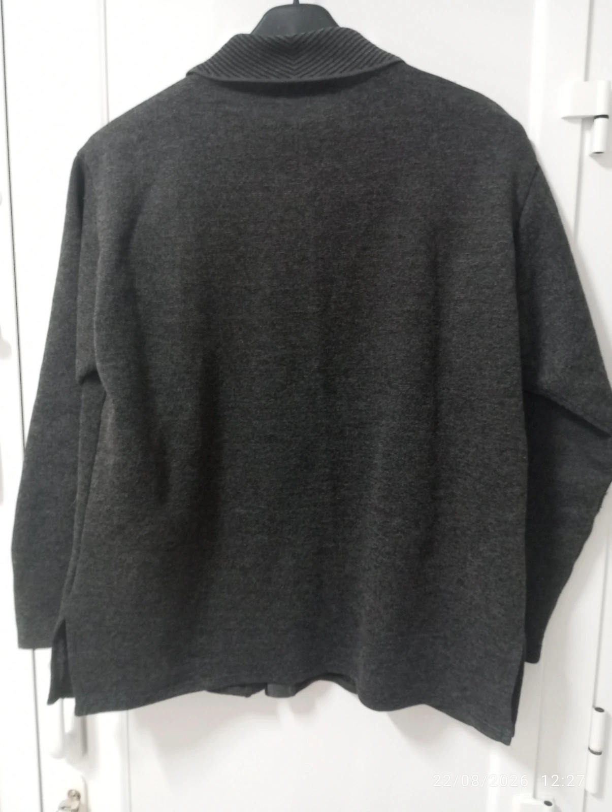 Chaqueta de punto gris oscuro con bordado floral / Cárdigan – d&f passion – taille Autre 2