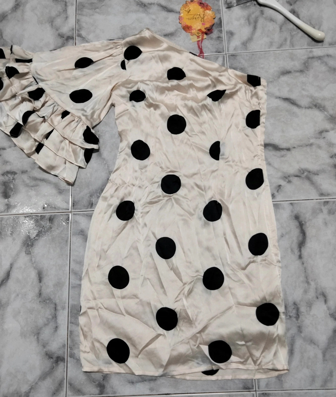 Espectacular Vestido Asimétrico kahyra – Lunares Satinados