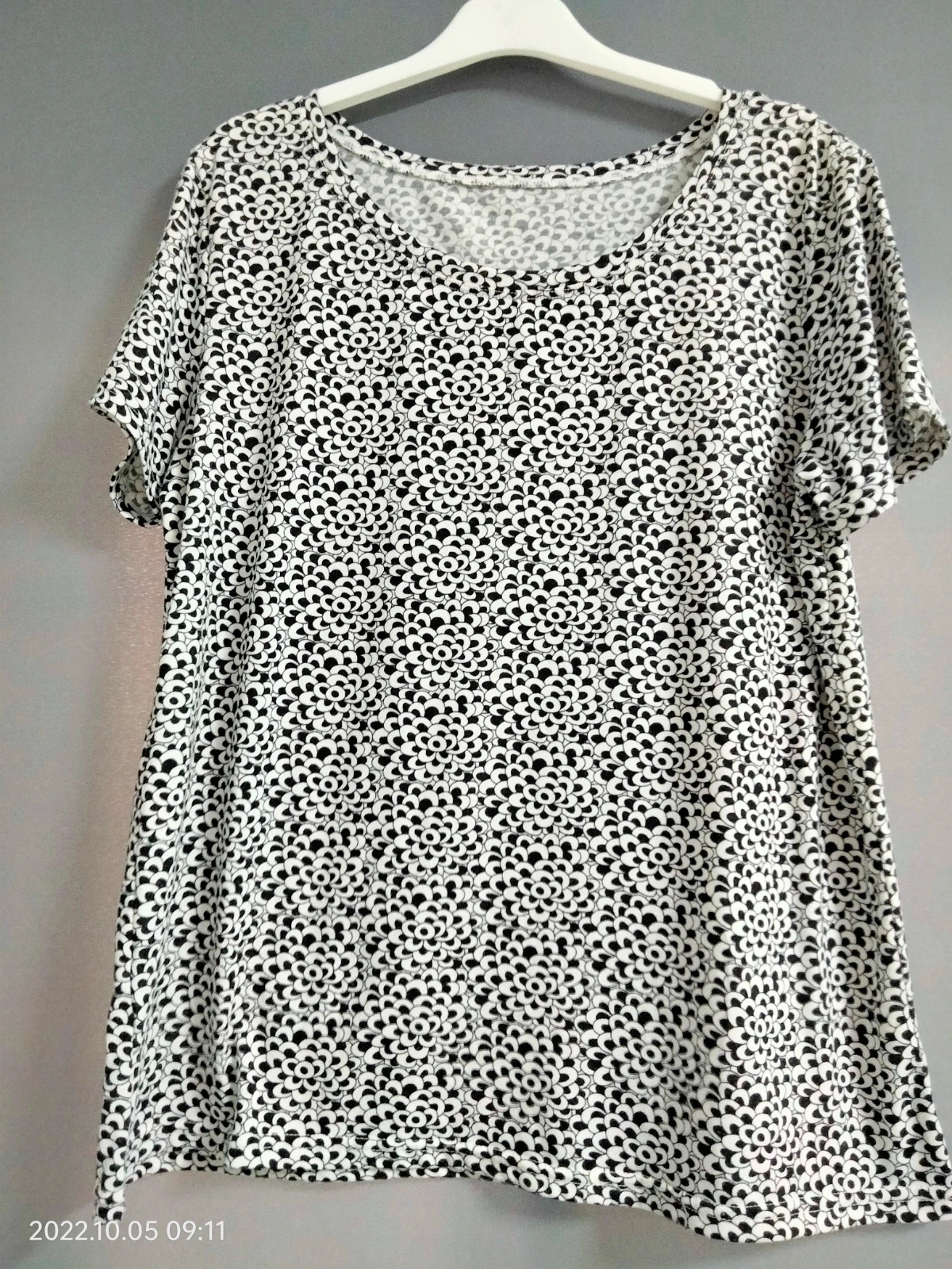Camiseta Cómoda Estampado Floral/Puntos - Talla L