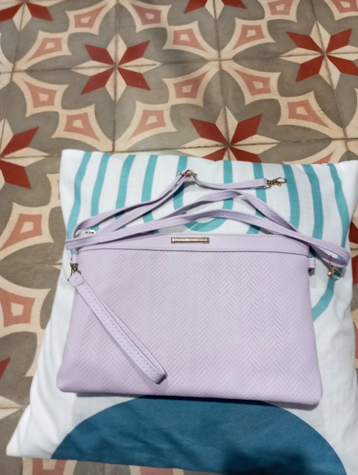 Bolso Lavanda con Relieve – Nuevo a Estrenar 2