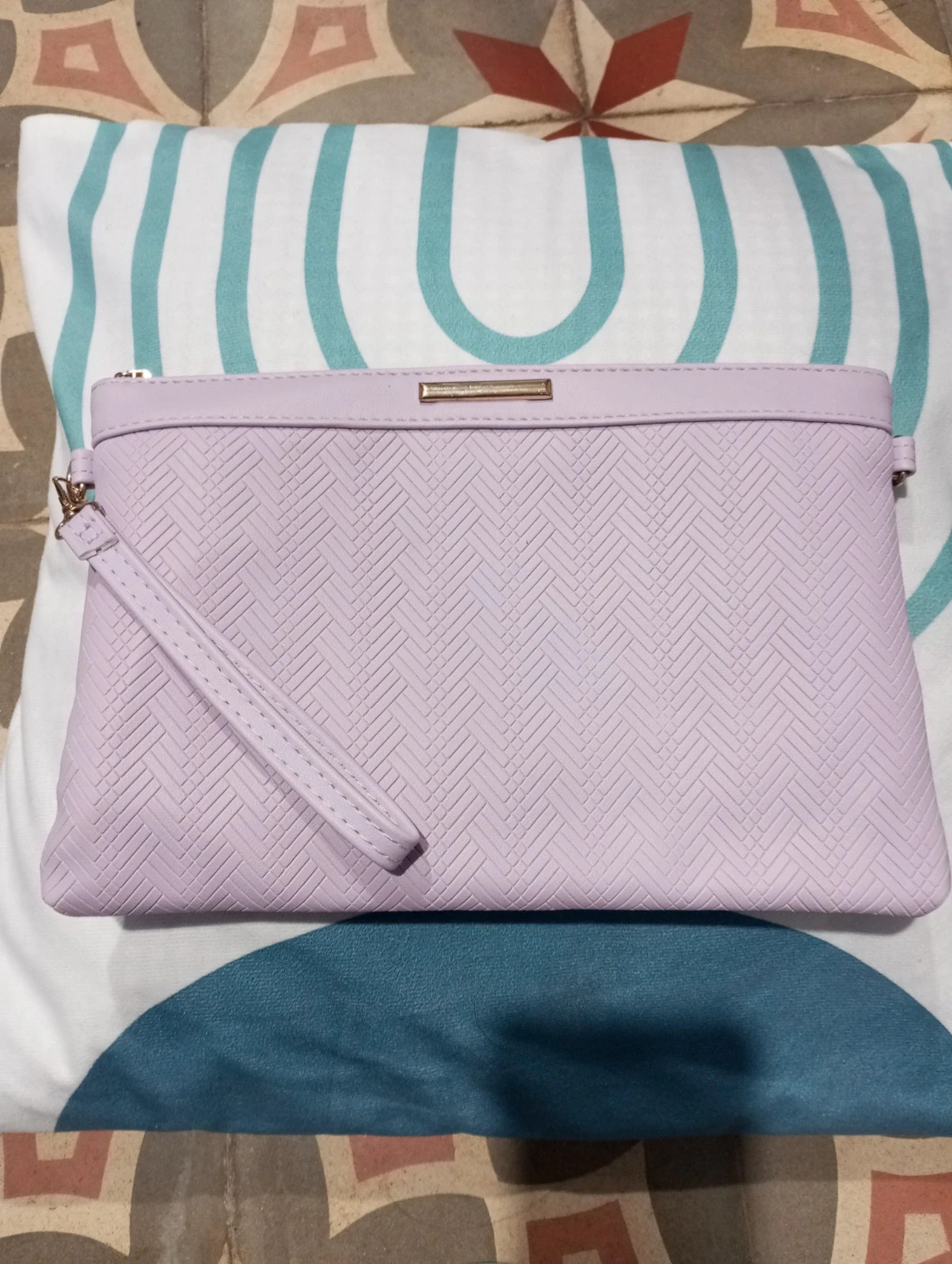 Bolso Lavanda con Relieve – Nuevo a Estrenar