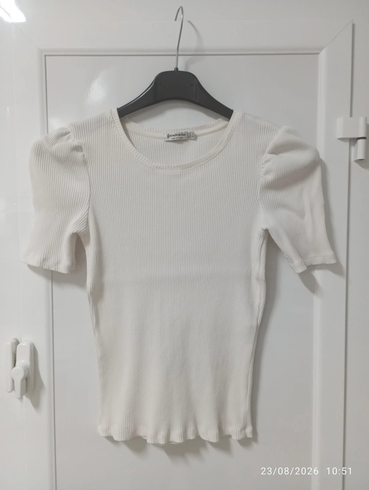 Top de canalé blanco con mangas abullonadas de Stradivarius – Stradivarius – taille M / 38 / 10