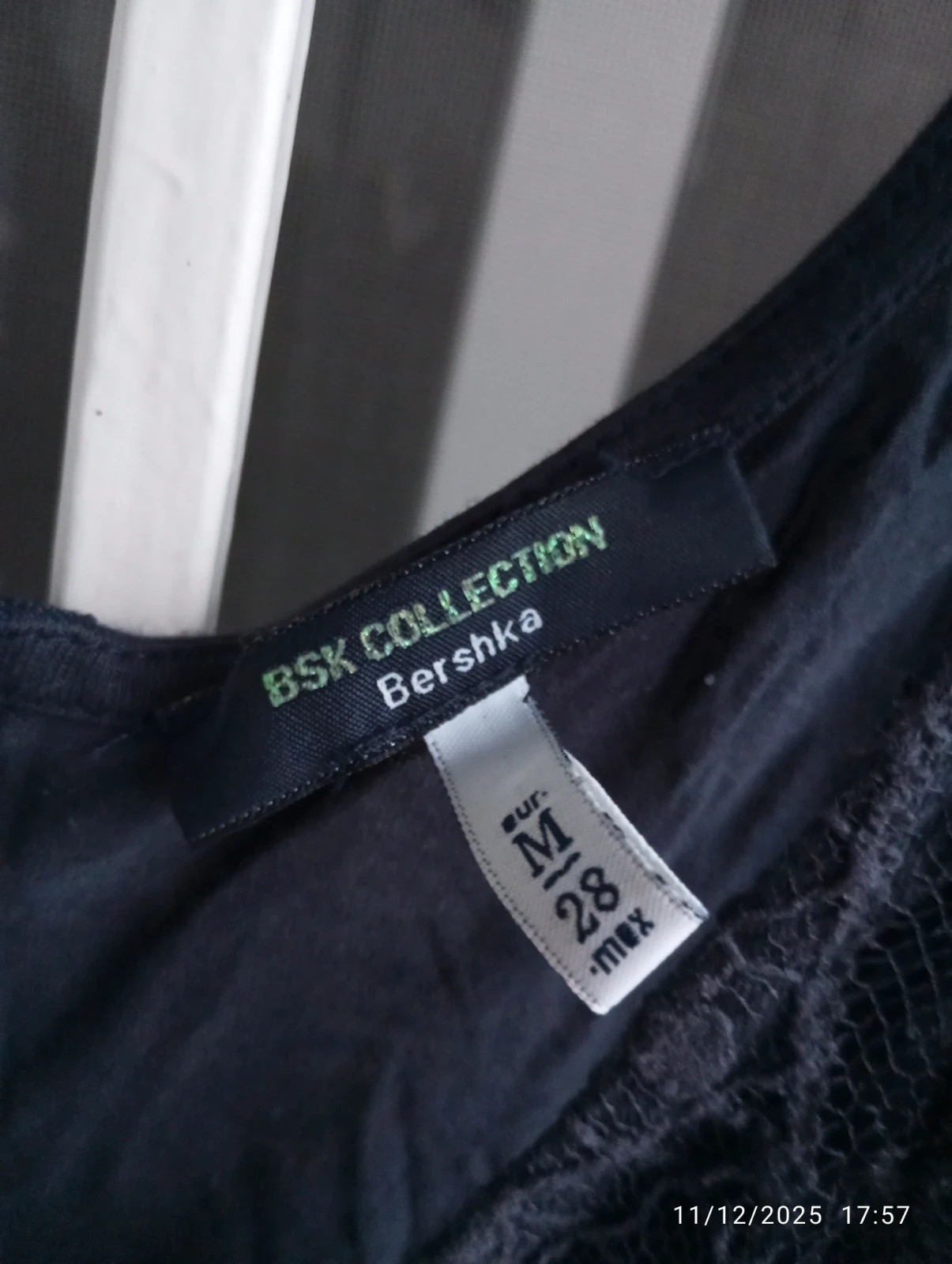 Top lencero de encaje azul marino Bershka – Bershka – taille M / 38 / 10 4