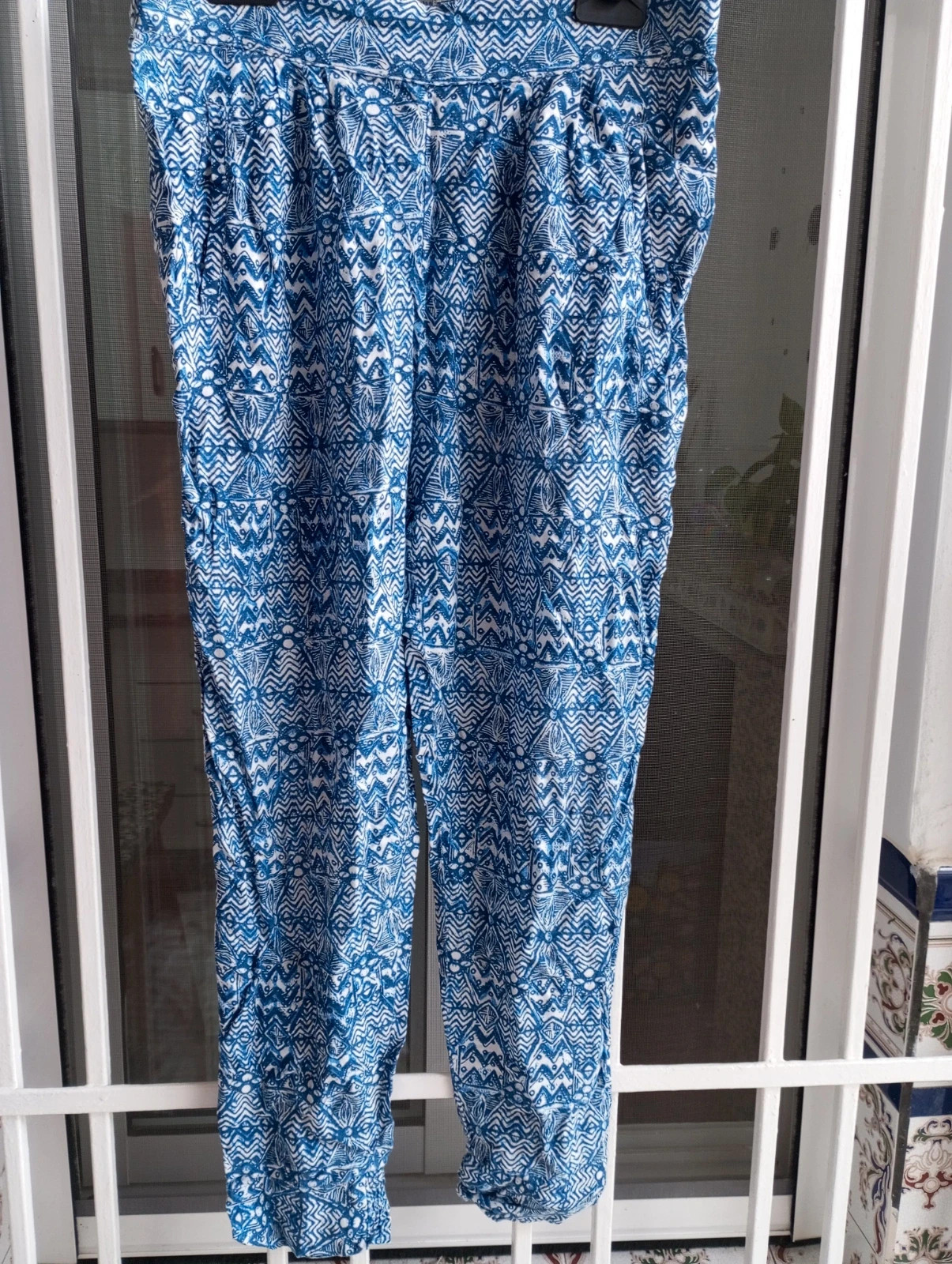Pantalones de Stradivarius con estampado geométrico – Stradivarius – taille S / 36 / 8