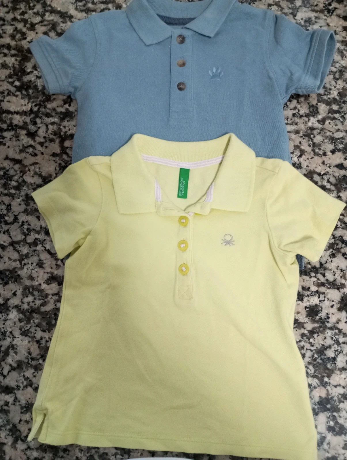 Lote de dos polos de manga corta para bebé en talla 74 (6-9 meses).