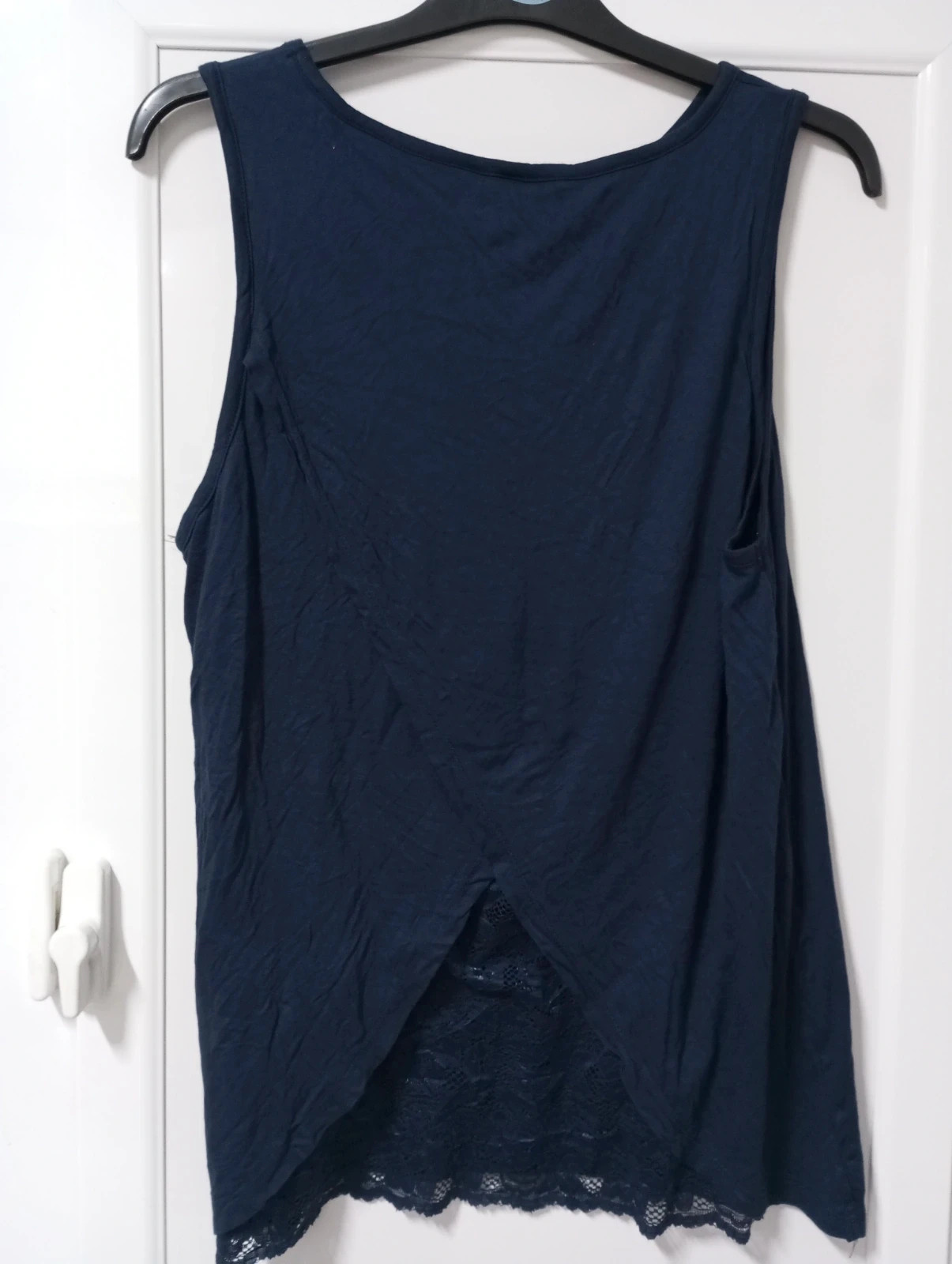 Preciosa blusa de tirantes de la marca Tiffosi en color azul marino!
