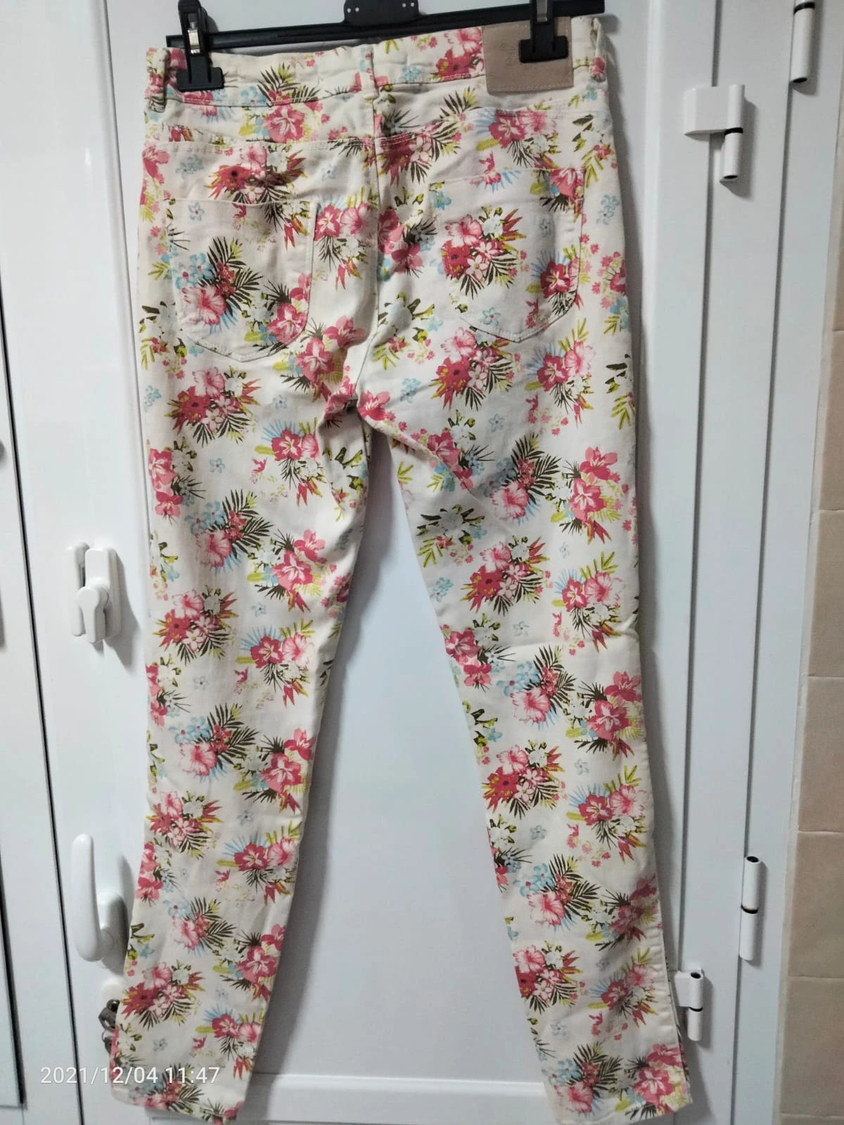 Pantalón Pitillo Floral Bershka - Talla 36 – Bershka – taille S / 36 / 8 2