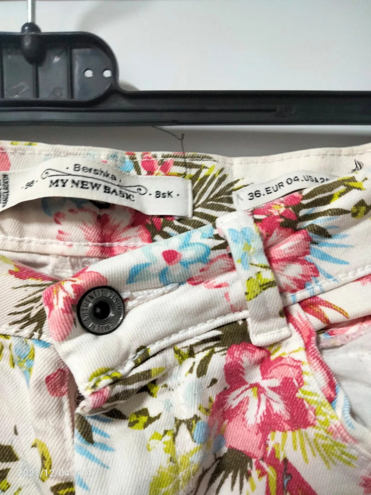 Pantalón Pitillo Floral Bershka - Talla 36 – Bershka – taille S / 36 / 8 3
