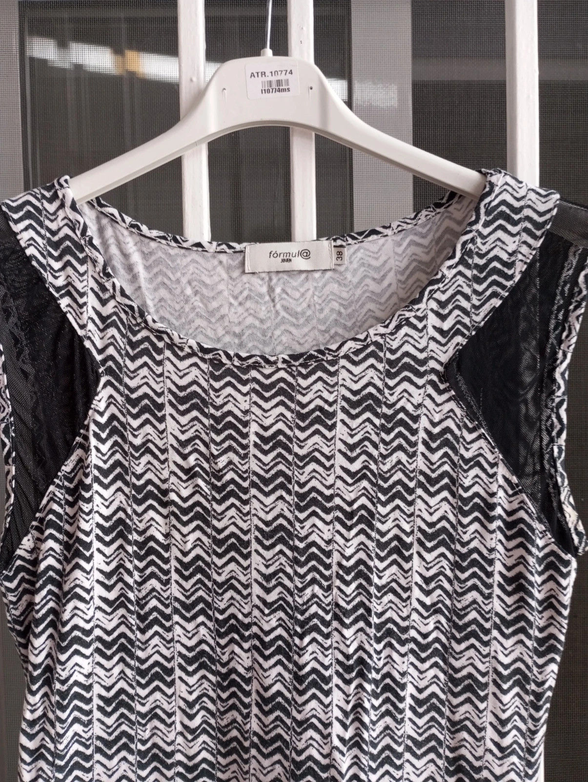 Vestido geométrico blanco y negro - Fórmula Joven (Talla M / 38) – Fórmula Joven – taille M / 38 / 10 2