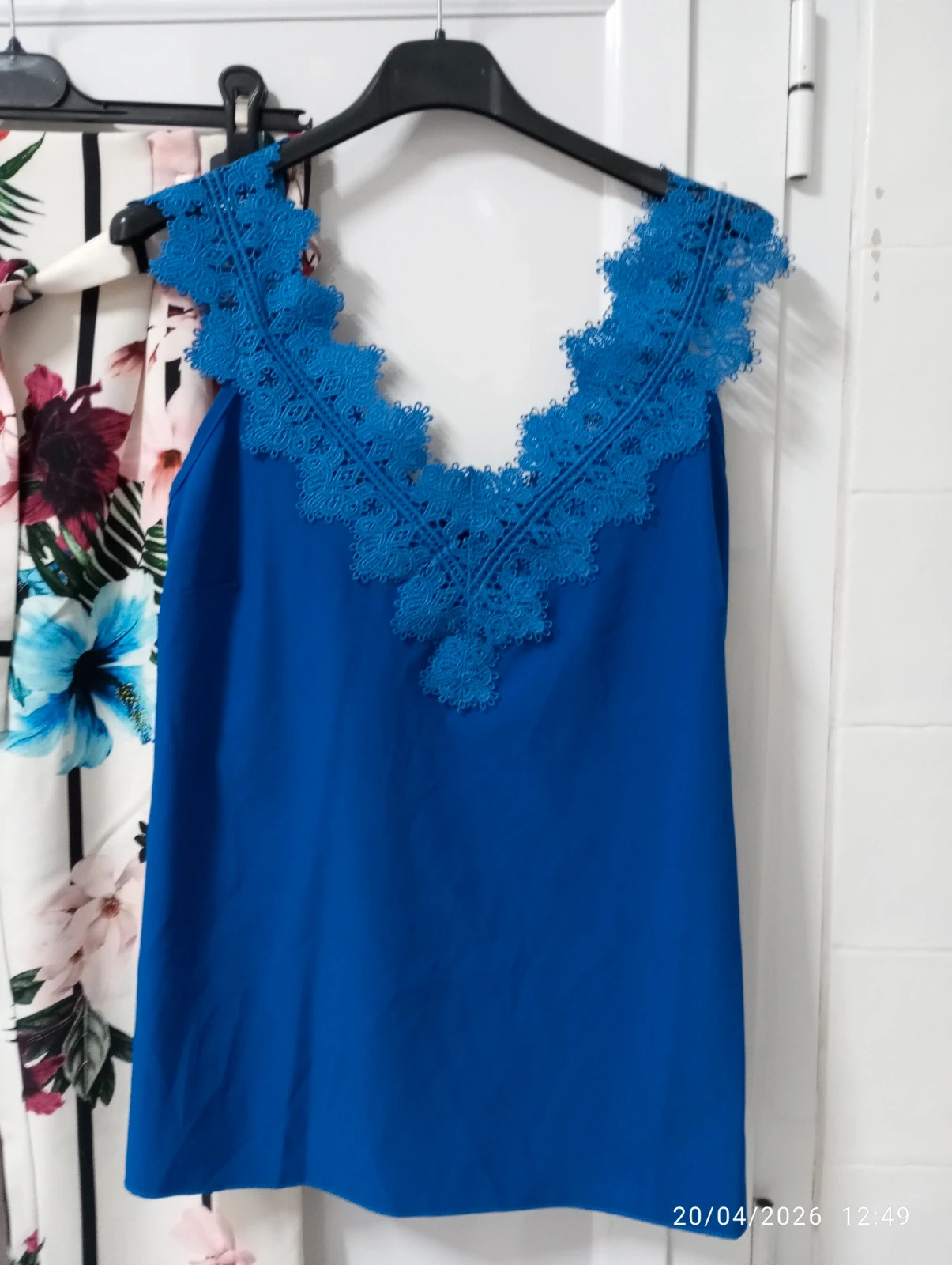 Top lencero azul rey con encaje guipur 💙