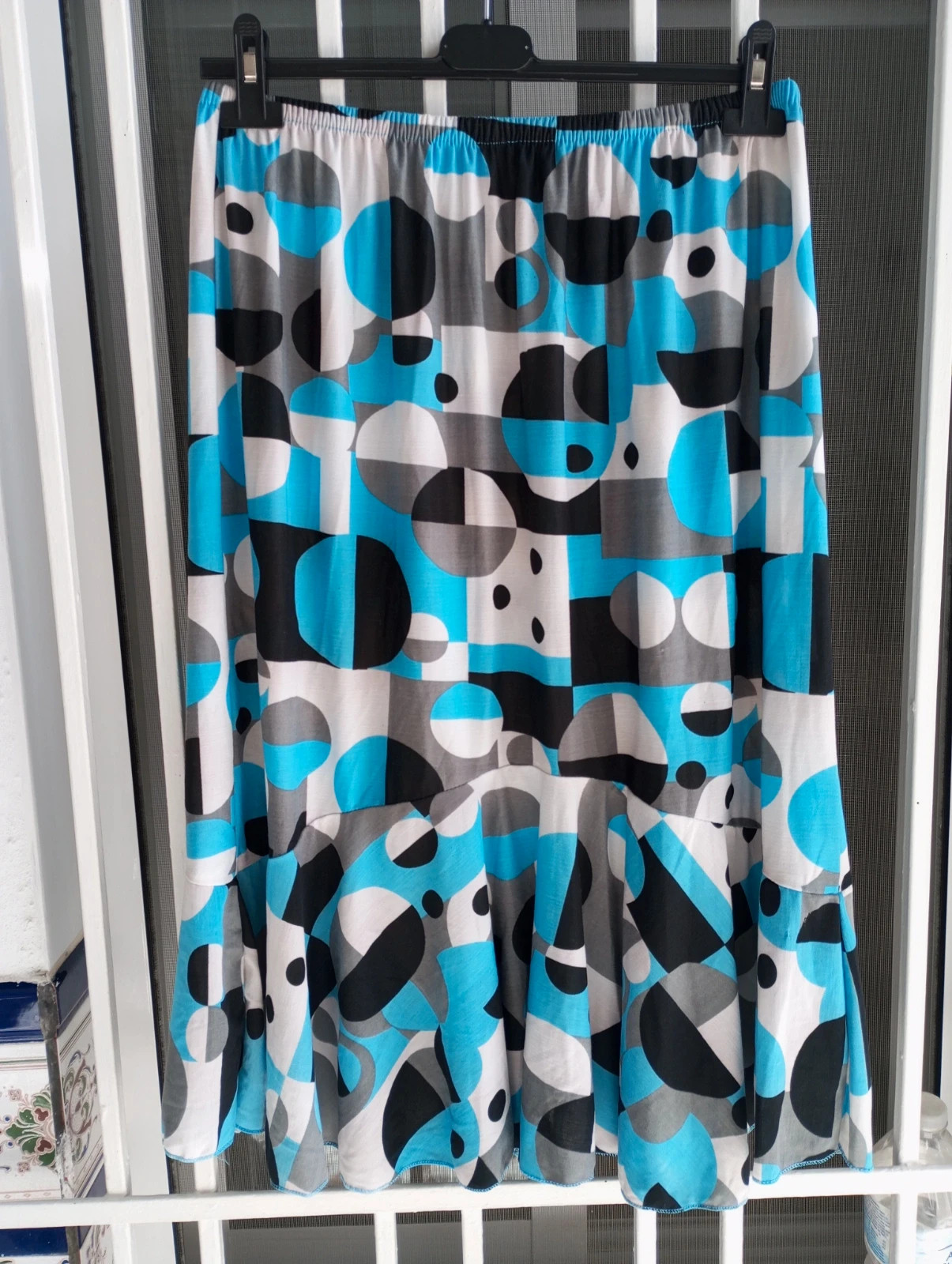 Falda midi fluida con estampado geométrico 💙 (Talla 44)