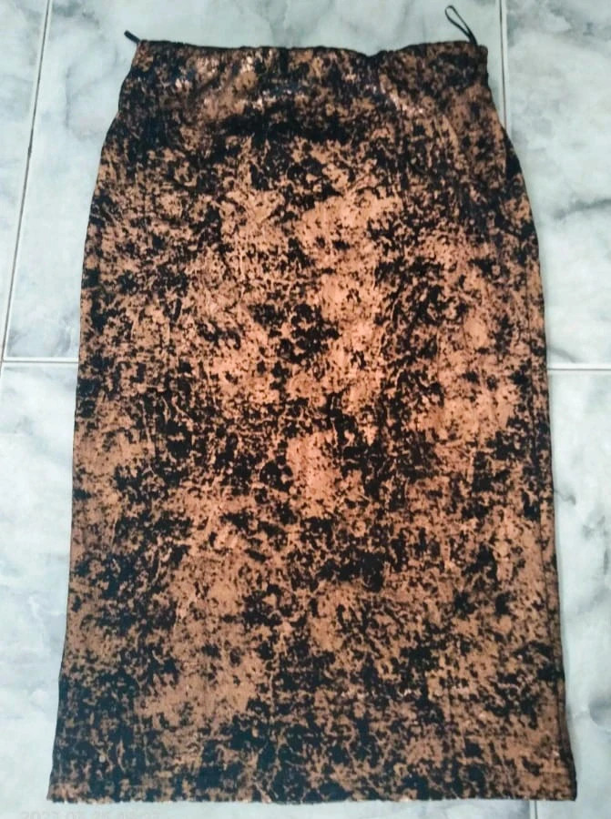 Falda Midi Dorada y Negra 🪩 Efecto Metalizado (Talla S)