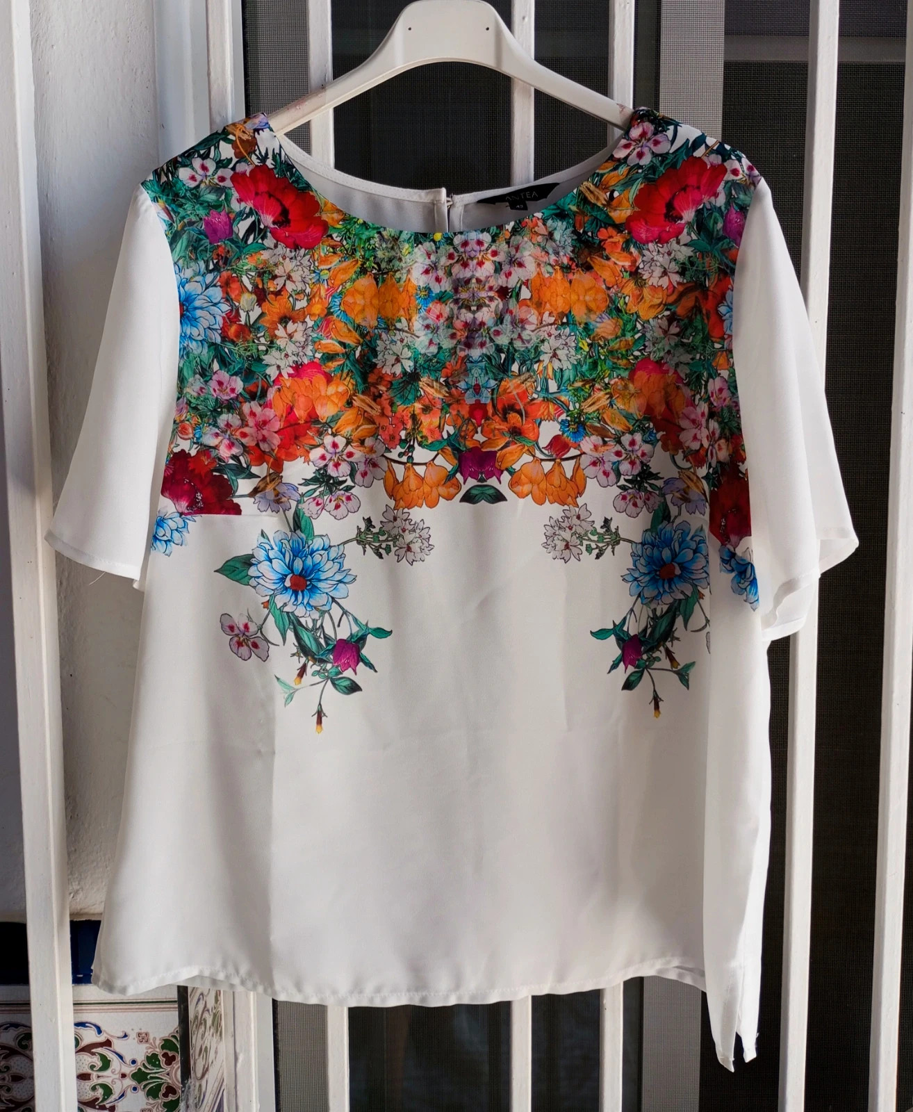 Blusa ANTEA Estampado Floral Vibrante - Talla 42 🌸